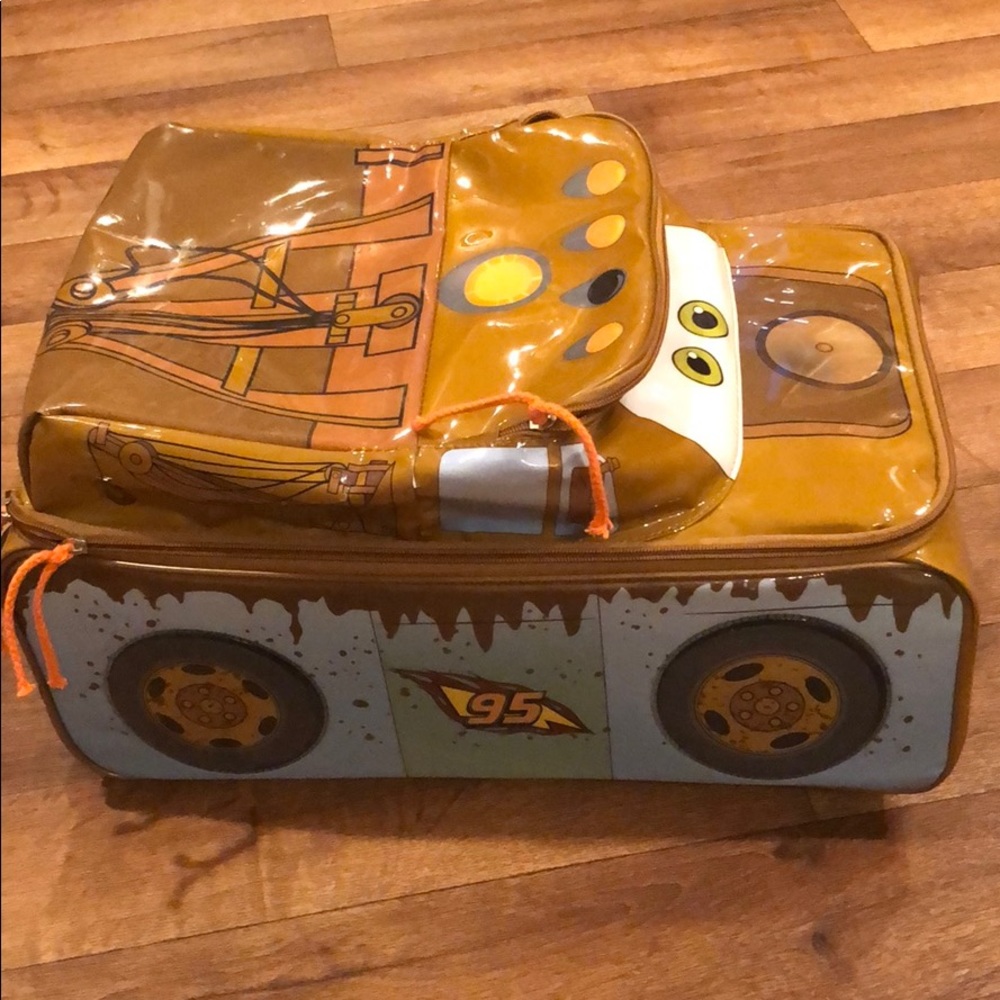 Tow Mater roller bag